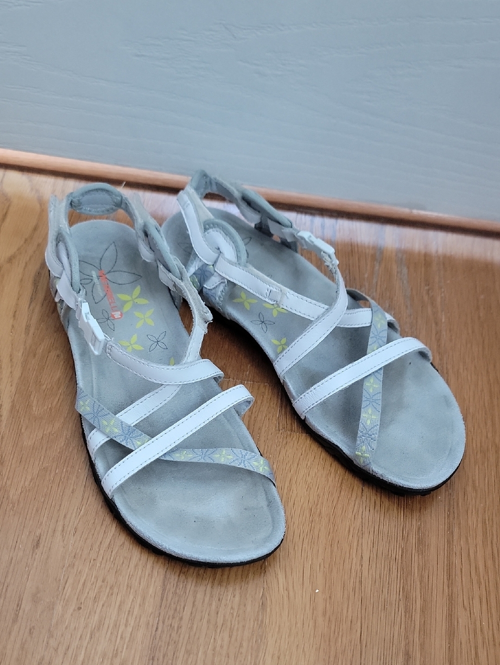 MERRELL Women’s Light Gray White Strappy Sandals Casual Summer Comfort Shoes 9